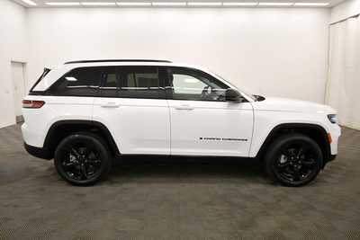 2023 Jeep Grand Cherokee, $29930. Photo 9