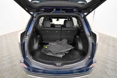 2017 Toyota RAV4, $18679. Photo 7