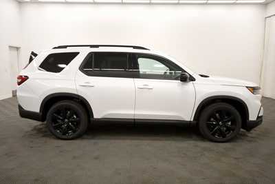 2025 Honda Pilot, $56485. Photo 8