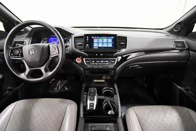 2019 Honda Passport, $23679. Photo 3