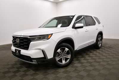 2025 Honda Pilot, $42649. Photo 2