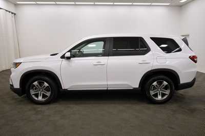 2025 Honda Pilot, $42649. Photo 4