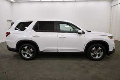 2025 Honda Pilot, $42649. Photo 9
