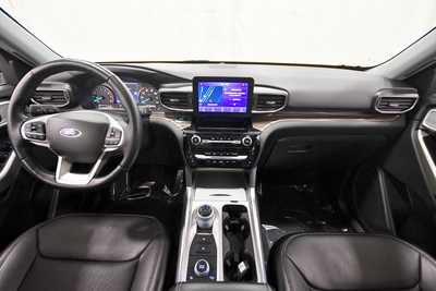 2022 Ford Explorer, $35679. Photo 3