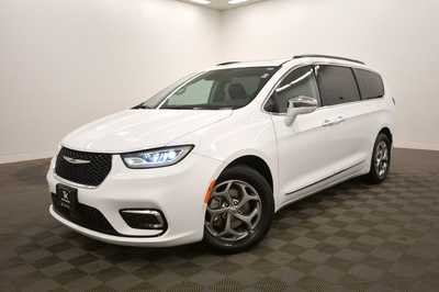 2022 Chrysler Pacifica, $24479. Photo 2