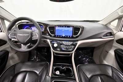 2022 Chrysler Pacifica, $24479. Photo 3