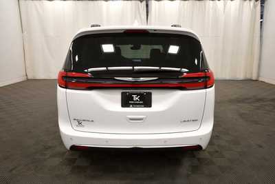 2022 Chrysler Pacifica, $24479. Photo 6