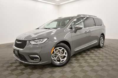 2022 Chrysler Pacifica, $21479. Photo 2