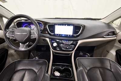 2022 Chrysler Pacifica, $21479. Photo 3