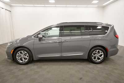 2022 Chrysler Pacifica, $21479. Photo 4