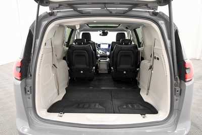 2022 Chrysler Pacifica, $21479. Photo 7