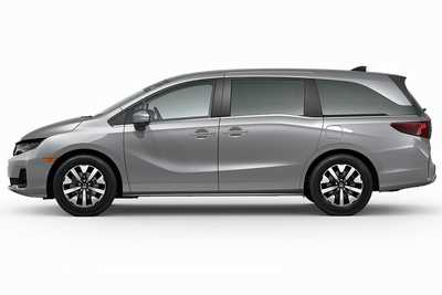 2025 Honda Odyssey, $44035. Photo 4