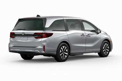 2025 Honda Odyssey, $44035. Photo 5
