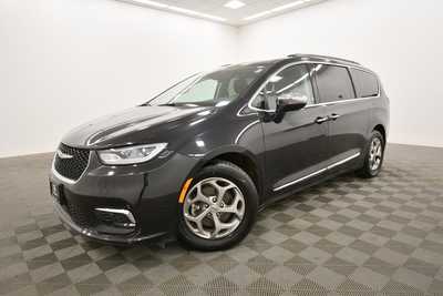 2023 Chrysler Pacifica, $28649. Photo 2