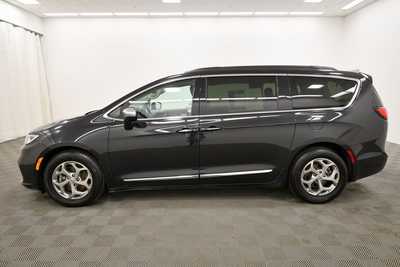 2023 Chrysler Pacifica, $28649. Photo 4