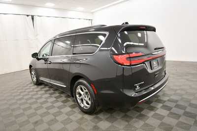 2023 Chrysler Pacifica, $28649. Photo 5