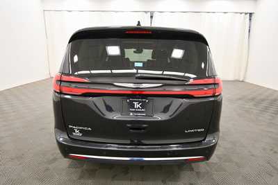 2023 Chrysler Pacifica, $28649. Photo 6