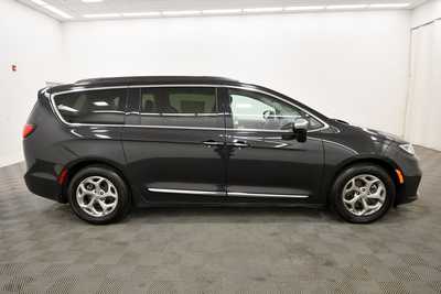 2023 Chrysler Pacifica, $28649. Photo 9