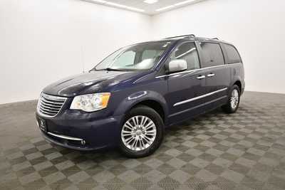 2015 Chrysler Town & Country, $11679. Photo 2