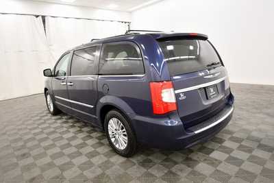 2015 Chrysler Town & Country, $11679. Photo 5