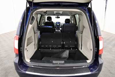 2015 Chrysler Town & Country, $11679. Photo 7