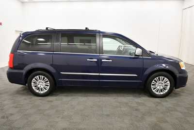 2015 Chrysler Town & Country, $11679. Photo 9
