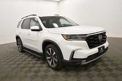 2023 Honda Pilot, $43703. Photo 10