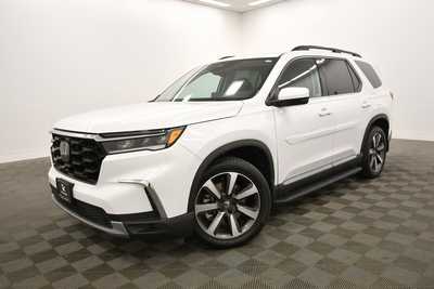 2023 Honda Pilot, $43703. Photo 2