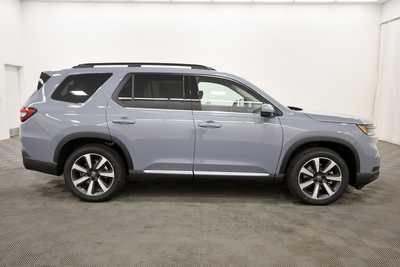 2025 Honda Pilot, $51505. Photo 8