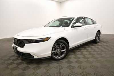 2023 Honda Accord, $25989. Photo 2