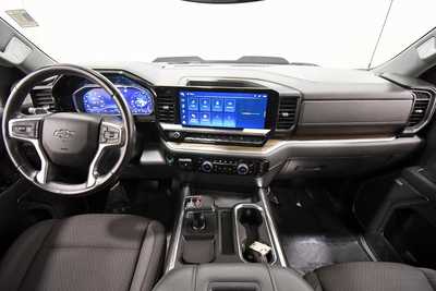 2022 Chevrolet 1500 Crew Cab, $48979. Photo 3