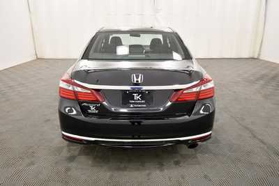 2017 Honda Accord, $14749. Photo 6