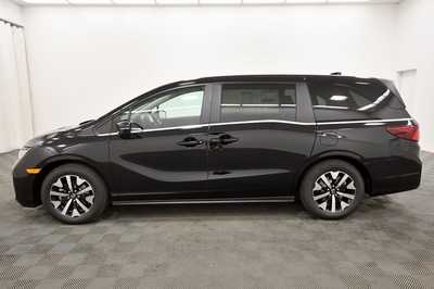 2025 Honda Odyssey, $44035. Photo 4