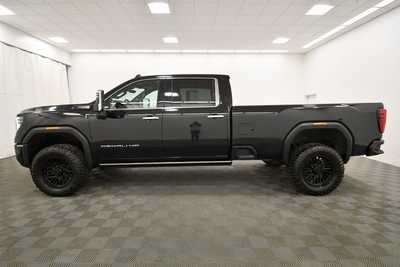 2024 GMC 2500 Crew Cab, $78979. Photo 4