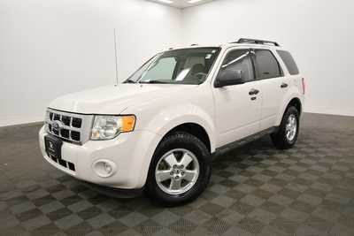 2011 Ford Escape, $9999. Photo 2