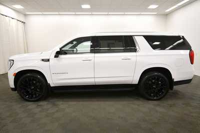 2022 GMC Yukon XL, $47980. Photo 4