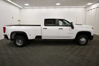 2022 Chevrolet 3500 Crew Cab, $49679. Photo 9