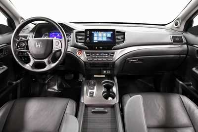 2022 Honda Pilot, $31899. Photo 3