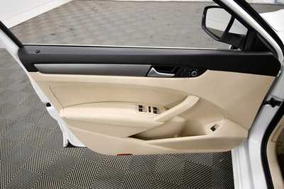 2015 Volkswagen Passat, $9999. Photo 12