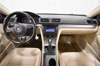 2015 Volkswagen Passat, $9999. Photo 3