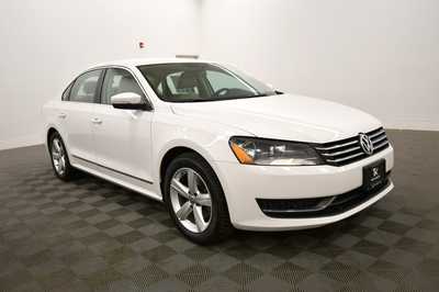 2015 Volkswagen Passat, $9999. Photo 9