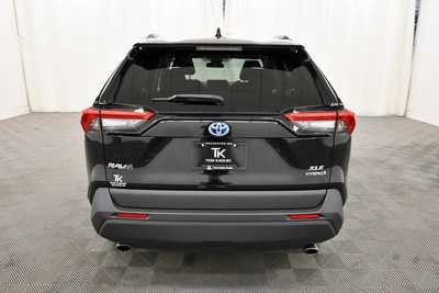 2021 Toyota RAV4, $28749. Photo 6