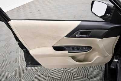 2013 Honda Accord, $13999. Photo 12