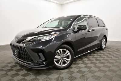 2022 Toyota Sienna, $44999. Photo 2