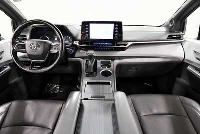 2022 Toyota Sienna, $44999. Photo 3