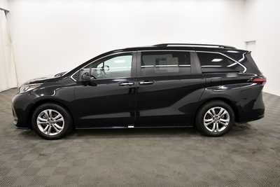 2022 Toyota Sienna, $44999. Photo 4