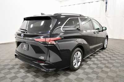2022 Toyota Sienna, $44999. Photo 7
