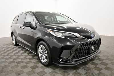 2022 Toyota Sienna, $44999. Photo 9