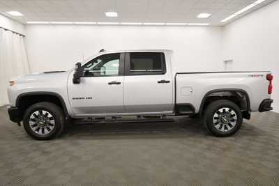 2023 Chevrolet 2500 Crew Cab, $44670. Photo 4