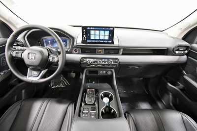 2023 Honda Pilot, $44499. Photo 3